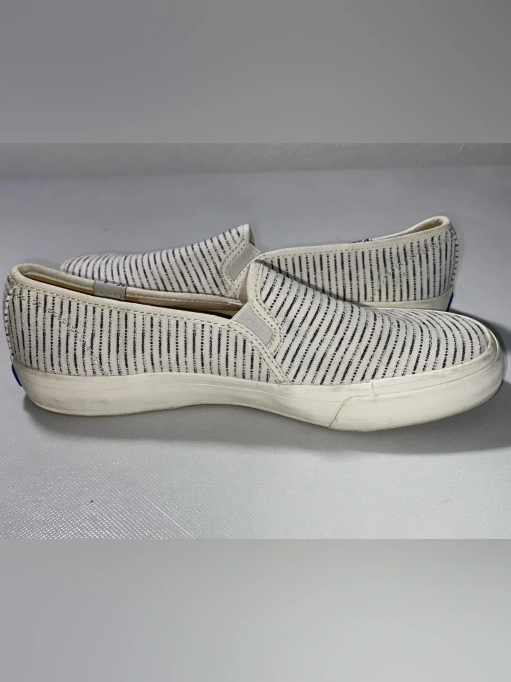 GOOD Womens Size 7.5 Keds Off White Canvas Striped Slip On Tennis Shoes